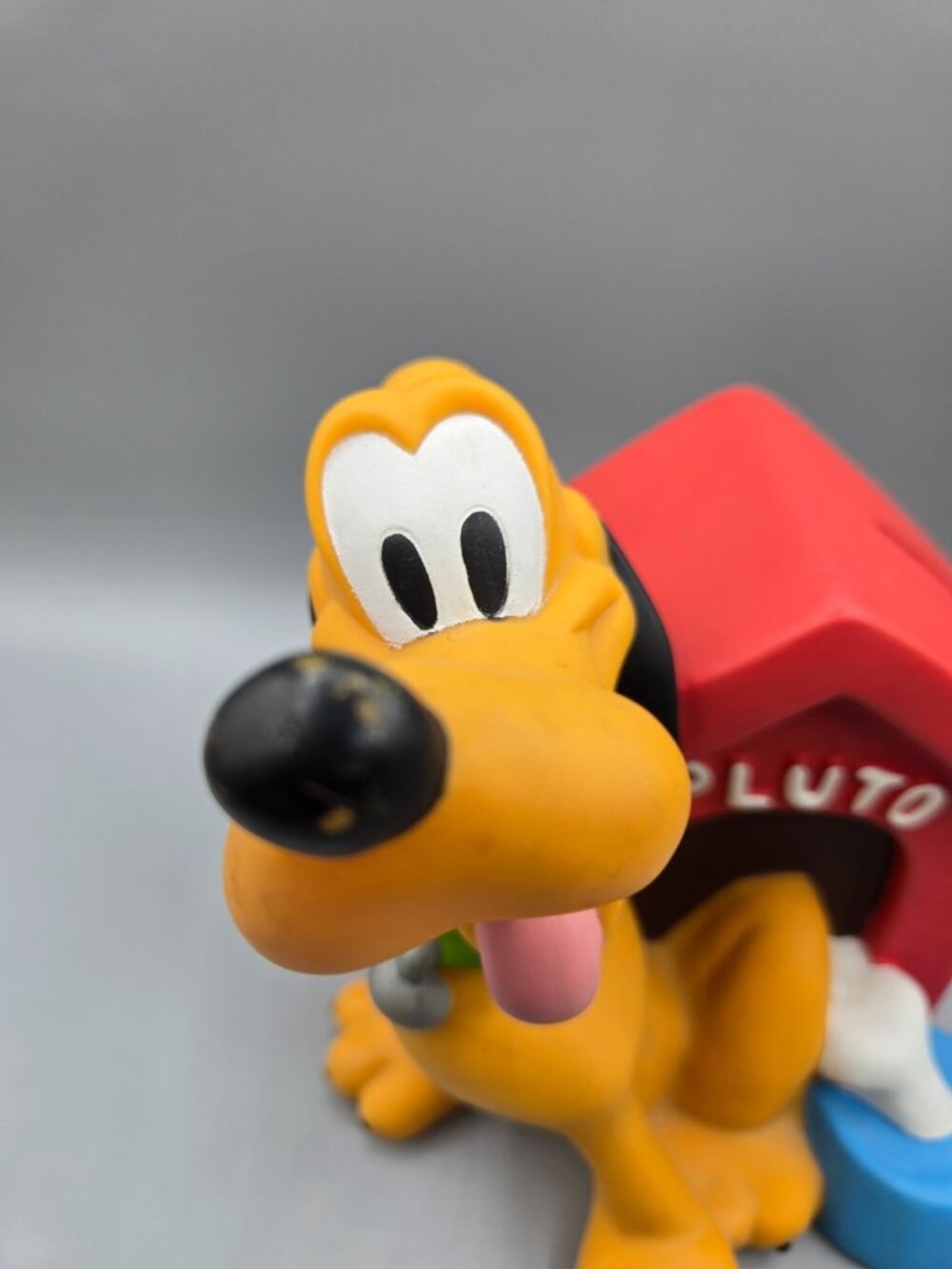 Vintage Walt Disney Pluto Red Doghouse Coin Bank With Orig Stopper Plug Cartoon - Picture 7 of 7